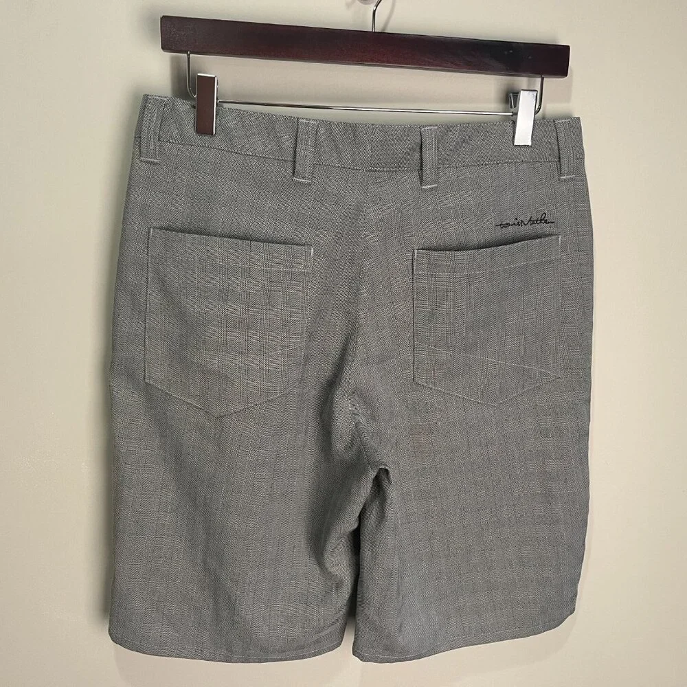 Travis Mathew Men’s Golf Shorts 30 White Black Flat Front ⛳️ 10” Inseam 🔥